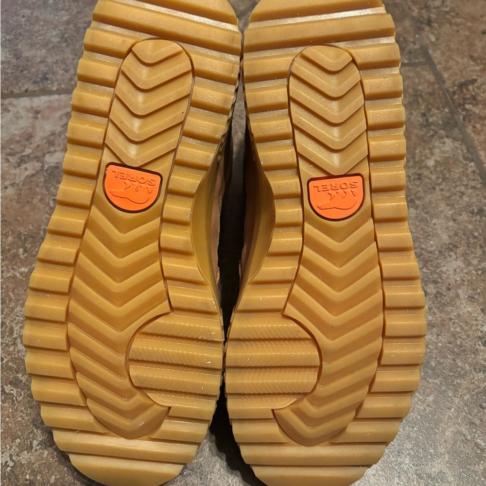 Sorel Tan and Cream Winter Boots with Fur Lining - Picture 5 of 6